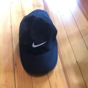 NWOT Women’s Nike Featherlight Running Hat
